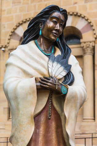 Statue_Kateri_Tekakwitha